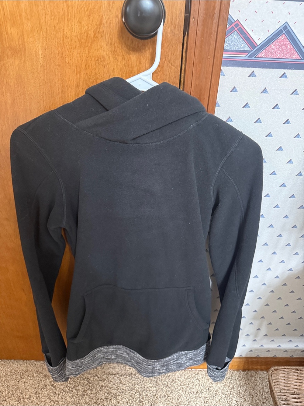 lululemon Black Fleece Pullover Hoodie Size 2 Gray Trim Hidden Mesh Pocket